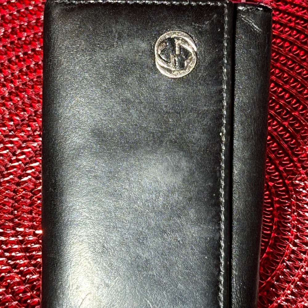 Gucci Black Leather Key Holder w/Silver Accents 2.5” x 3.5” (3 teeth missing)